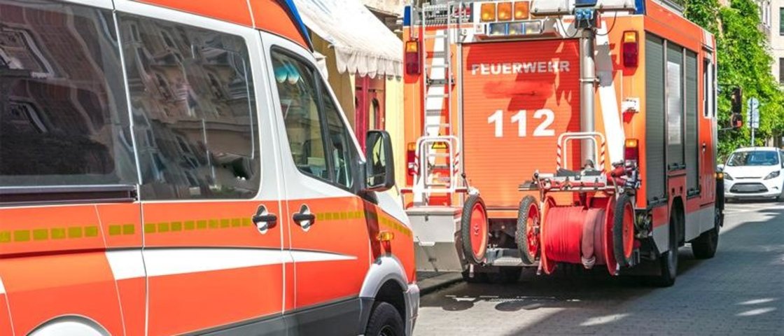 Bild: Rettungswagen und Feuerwehrauto