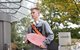 Schüler mit Skateboard auf dem Weg zu Dataport