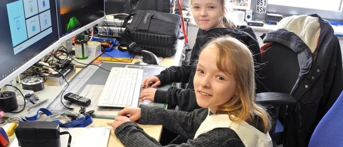 Bild: Kinder am Computer