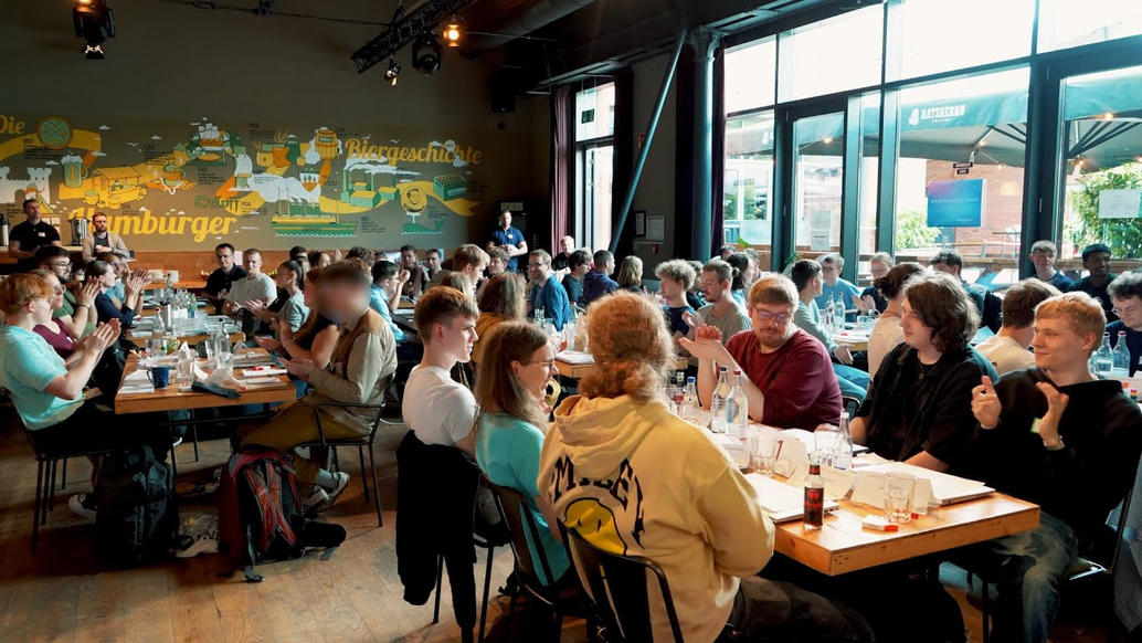 Vorschaubild zum Video: Von Anfang an verbunden: Onboarding bei Dataport