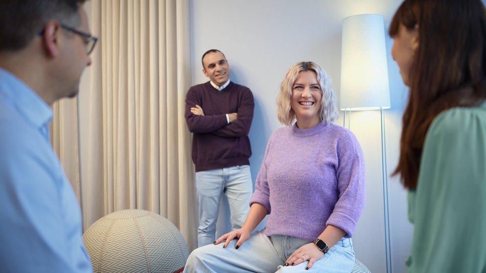 Teammeeting in der Softwareentwicklung bei Dataport