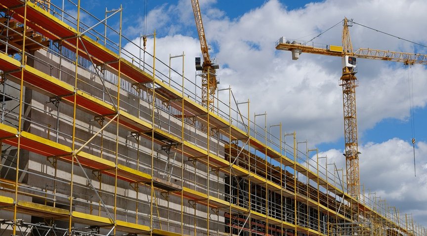 Baustelle: Baugerüst am Neubau 