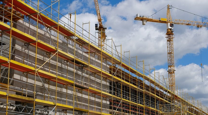Hero BOB SH Neubau, Baustelle, Gerüst und Kran