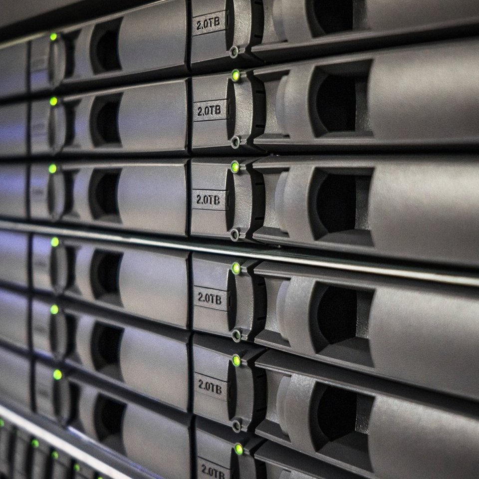 Schutz vor Cyber-Angriffen: Arrays von Festplatte