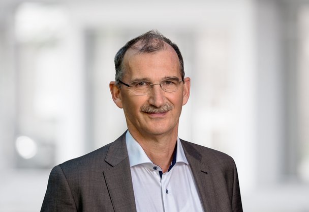 Bild von Dr. Johann Bizer, Vorsitzender des Vorstands und Vorstand Ressourcen