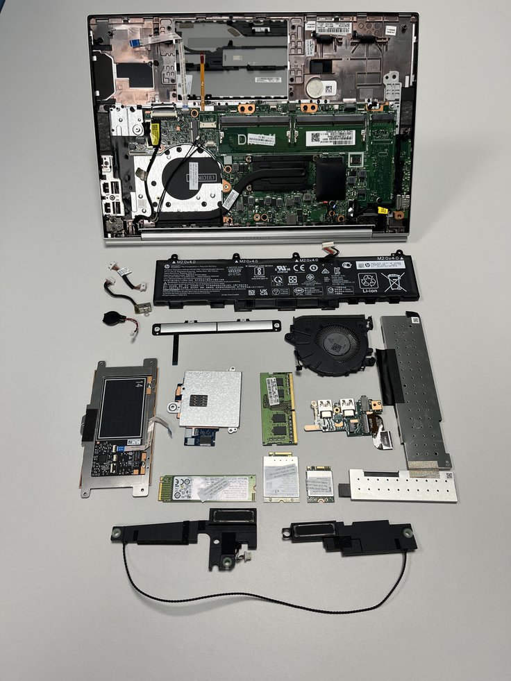 Ein zerlegtes Notebook der Firma HP