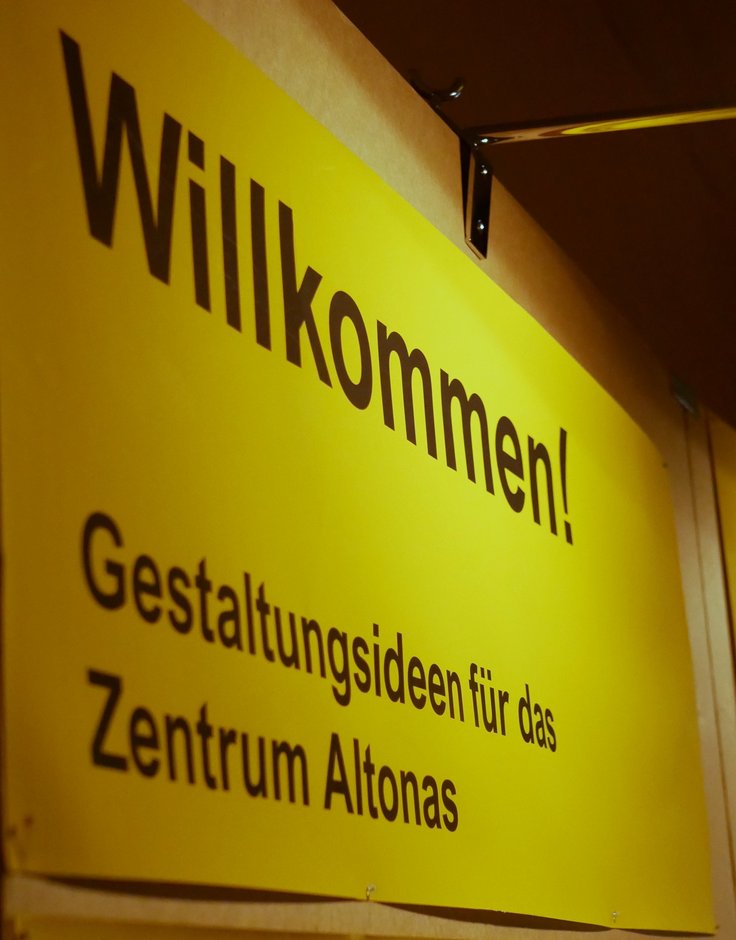 Ausstellung zu Entwürfen für die Neugestaltung des Bahnhofs Hamburg-Altona.