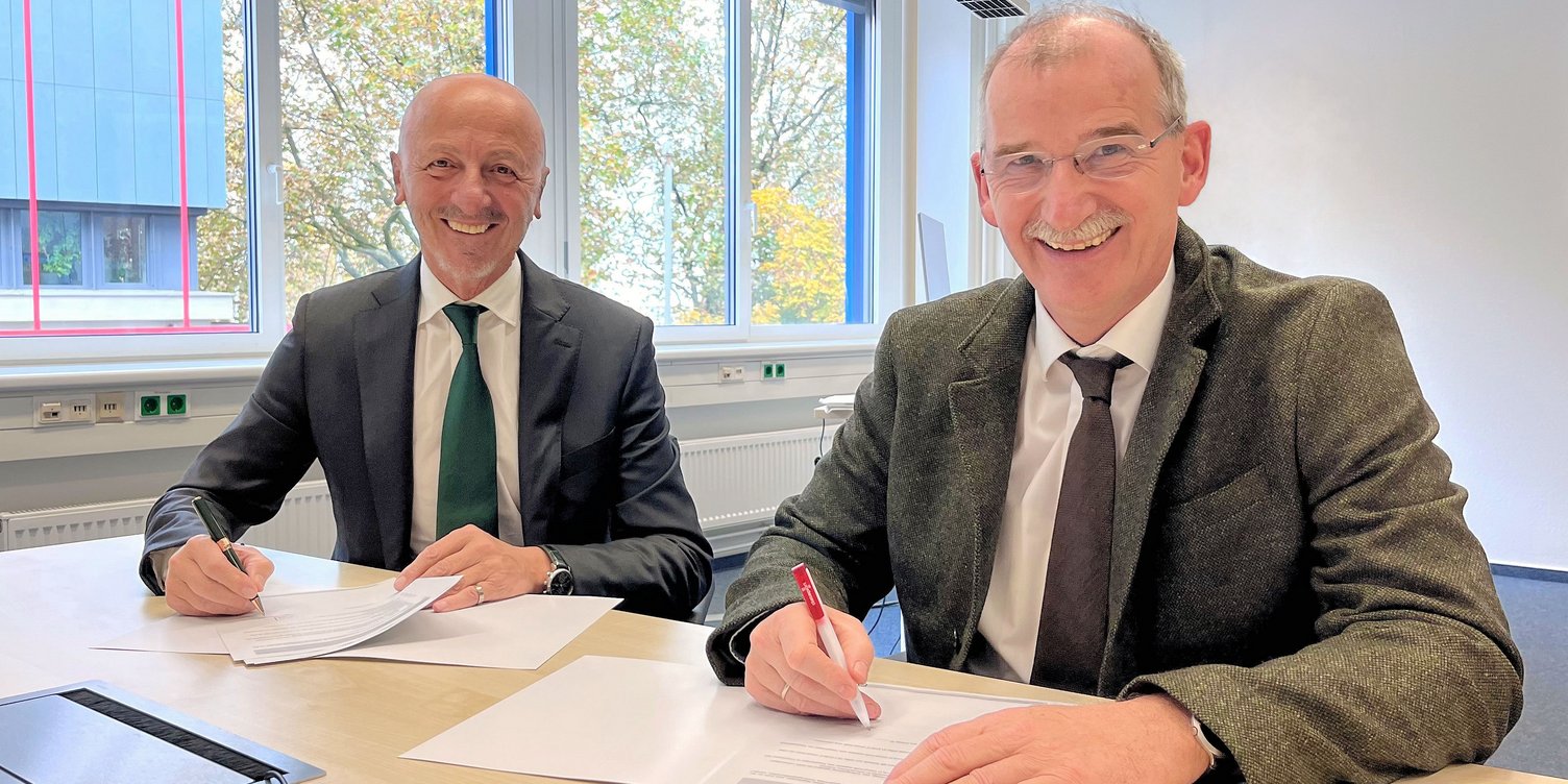 Vasilios Triadis, Vorsitzender P&I AG (links) und Dr. Johann Bizer, Vorstandsvorsitzender Dataport AöR