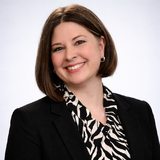 Porträtfoto von Dr. Maike Manske, Dezernatsleitung Sondersammlungen / Landesgeschichte in der Schleswig-Holsteinischen Landesbibliothek