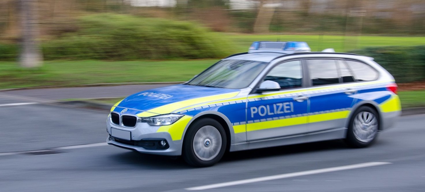 Geodaten unterstützen die Einsatzplanung der Polizei: Fahrendes Polizeifahrzeug