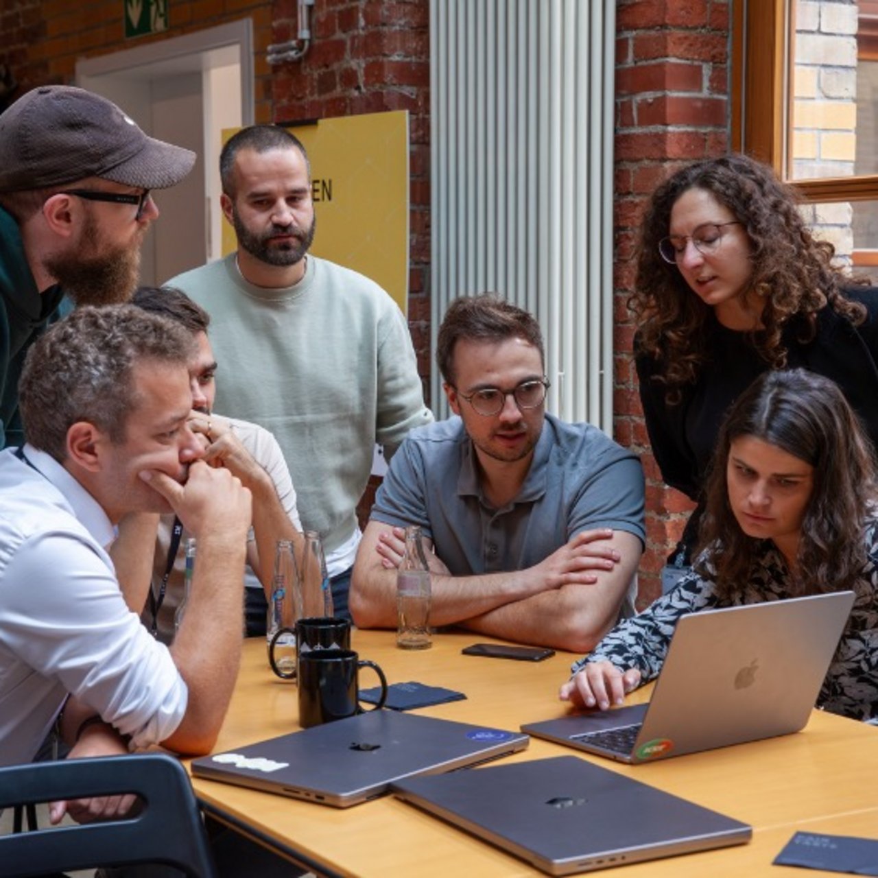 Das Entwicklerteam von Dataport und IBM bei der Arbeit.