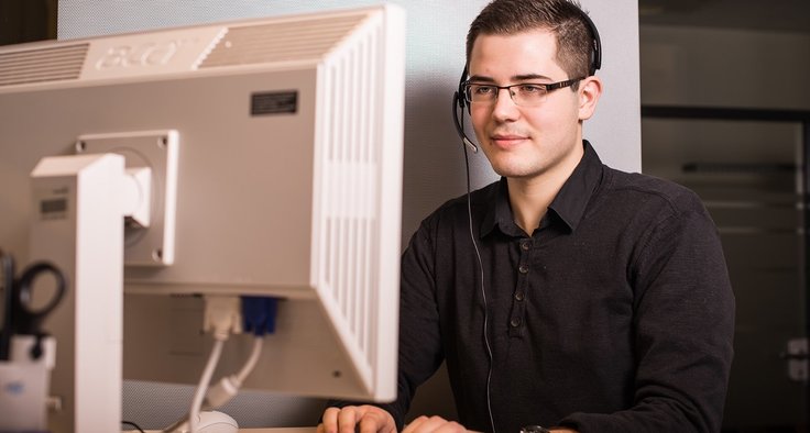Werkstudent am PC
