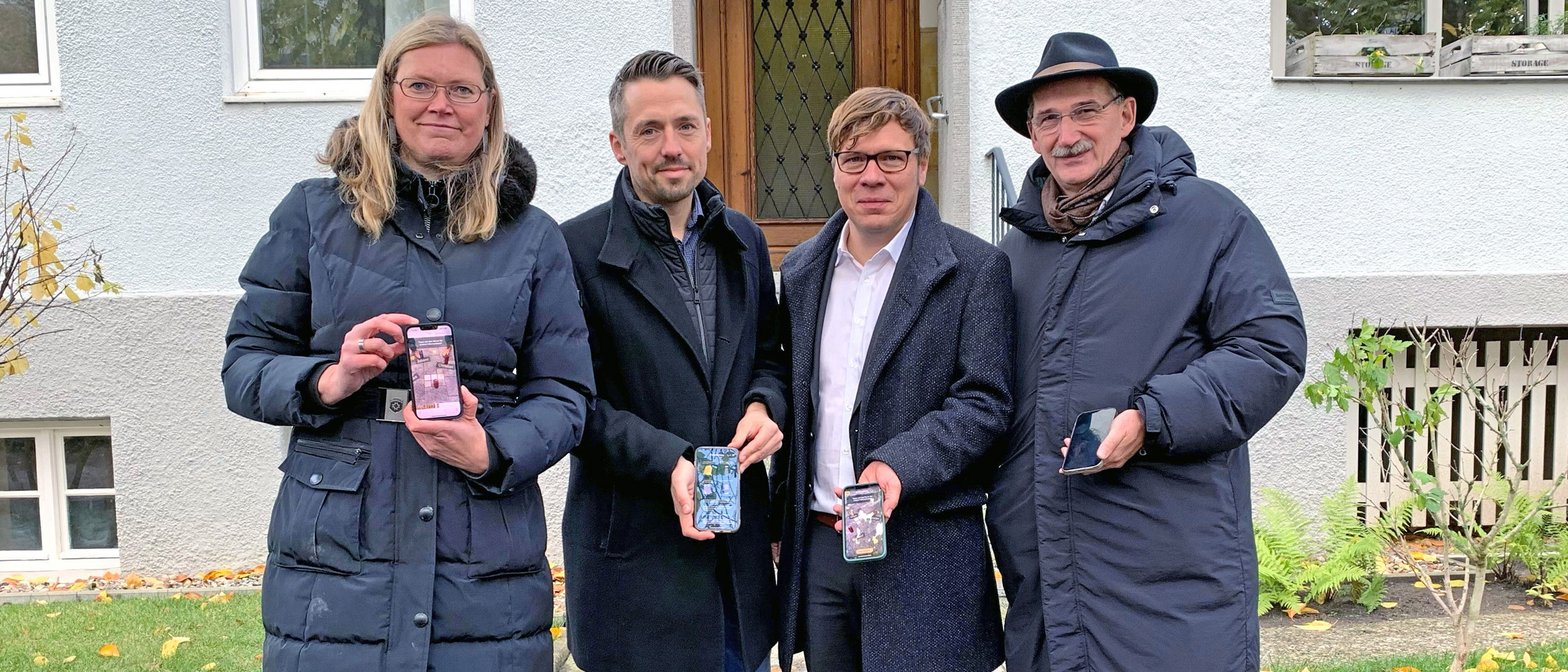 Gruppenbild zur Vorstellung der AR-Stolperstein-App