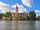 Blick auf das Schweriner Schloss vom See aus gesehen