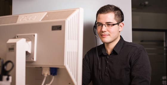 Werkstudent am PC
